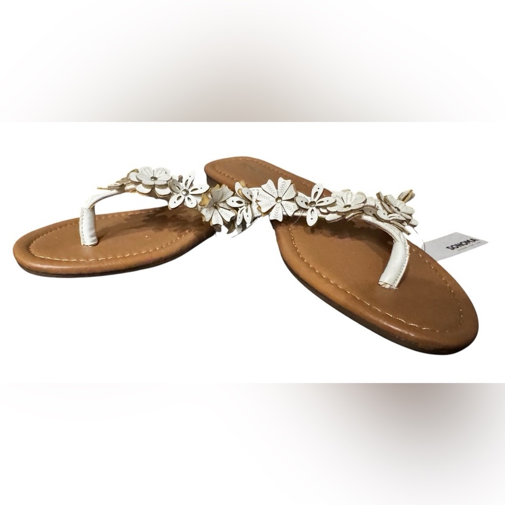 NWT Kohl’s Sandals READ size M flip flops white faux leather floral beach